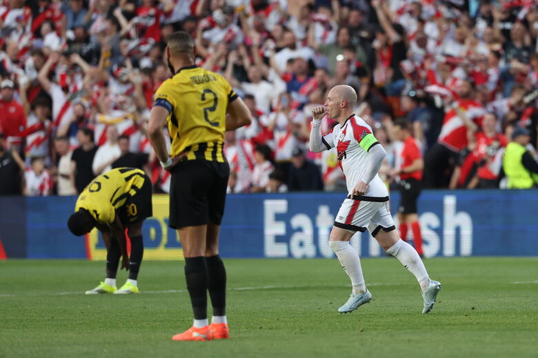 Rayo Vallecano venceu (3-0) o AEK