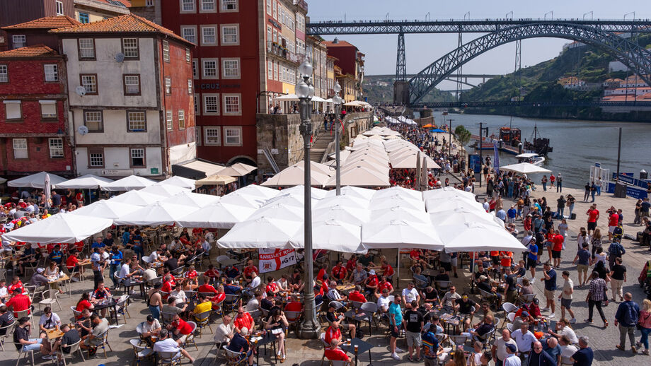 Adeptos do Nottingham na Ribeira, no Porto