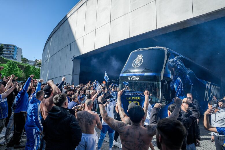 Apoio dos adeptos fez-se sentir na saída do Dragão
