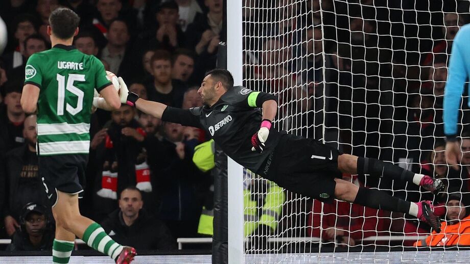 Adán ao serviço do Sporting na qualificação em casa do Arsenal em 2022/23