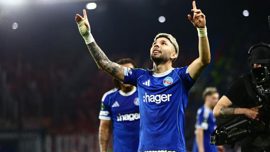 Julio Enciso marca pelo Estrasburgo e homenageia ídolo Óscar Cardozo