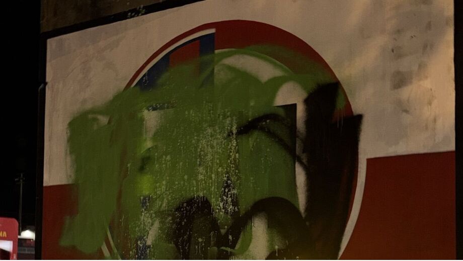 Muro do Estádio da Luz pintado a verde 