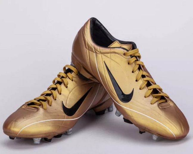 Chuteiras de Cristiano Ronaldo também presentes neste leilão
