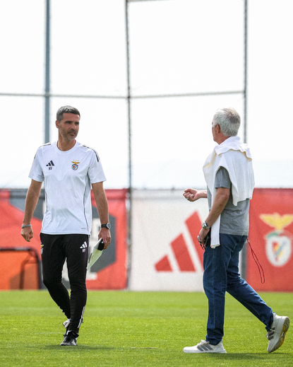 José Mourinho presente no treino da equipa B do Benfica