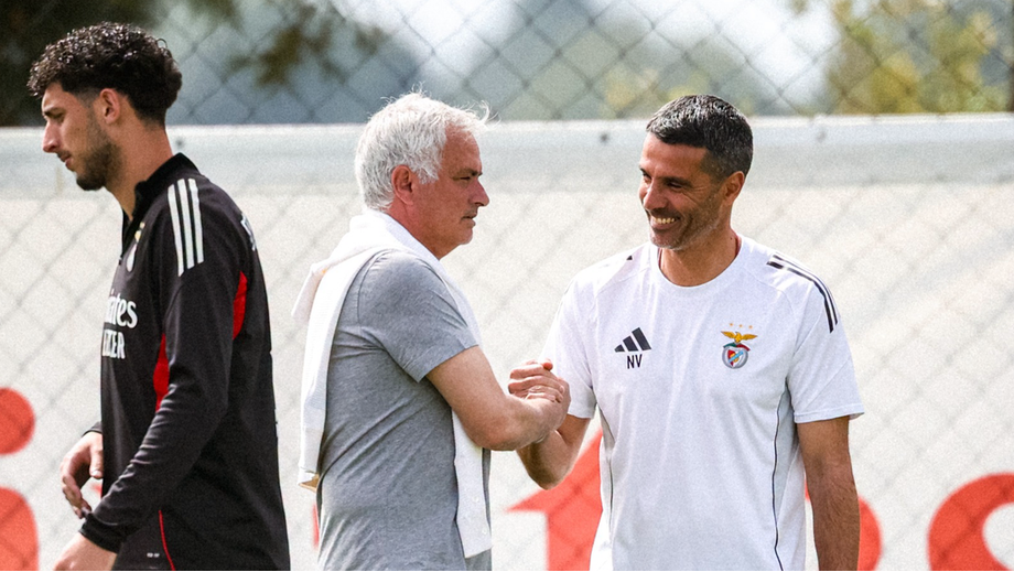 José Mourinho à conversa com Nélson Veríssimo