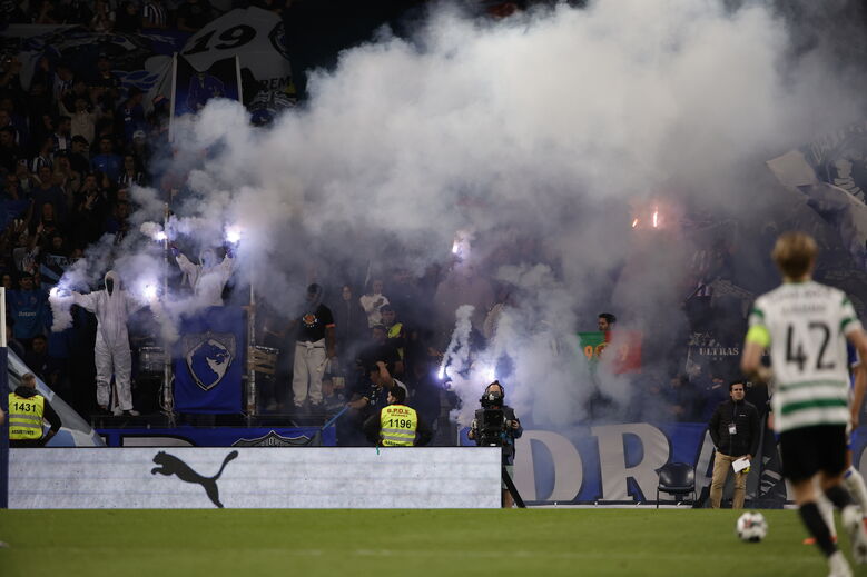 'Show' pirotécnico dos Super Dragões motivou pedidos de Farioli: as imagens do momento