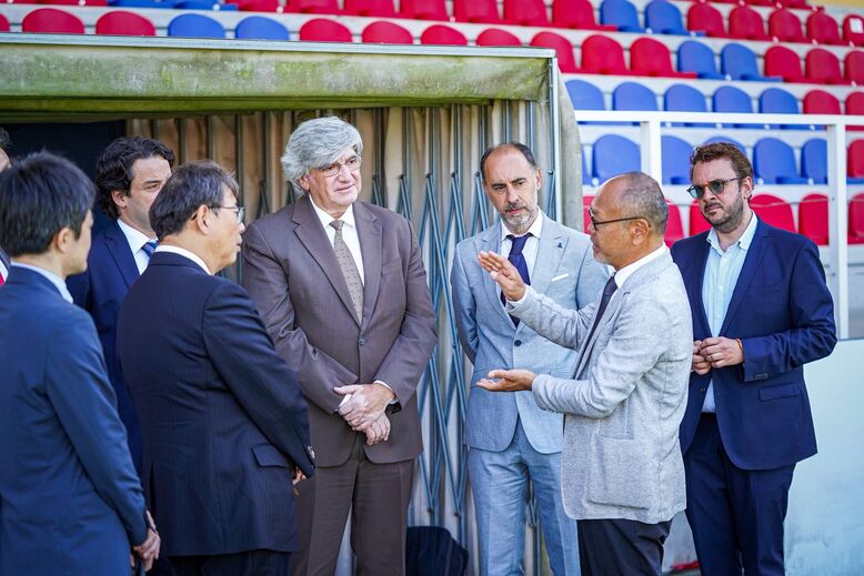 Embaixador do Japão visitou as instalações da Oliveirense