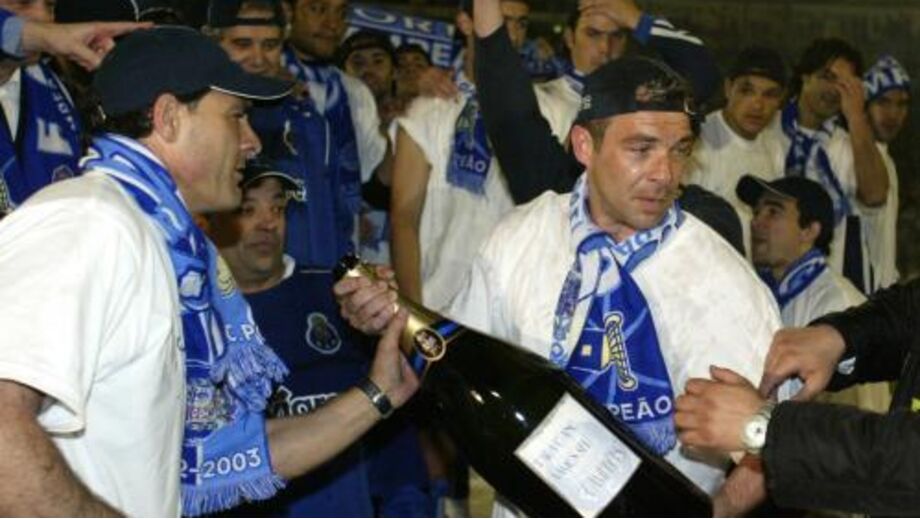 2002/03: em campo, no Estádio das Antas, após vitória sobre o Santa Clara na 30.ª jornada