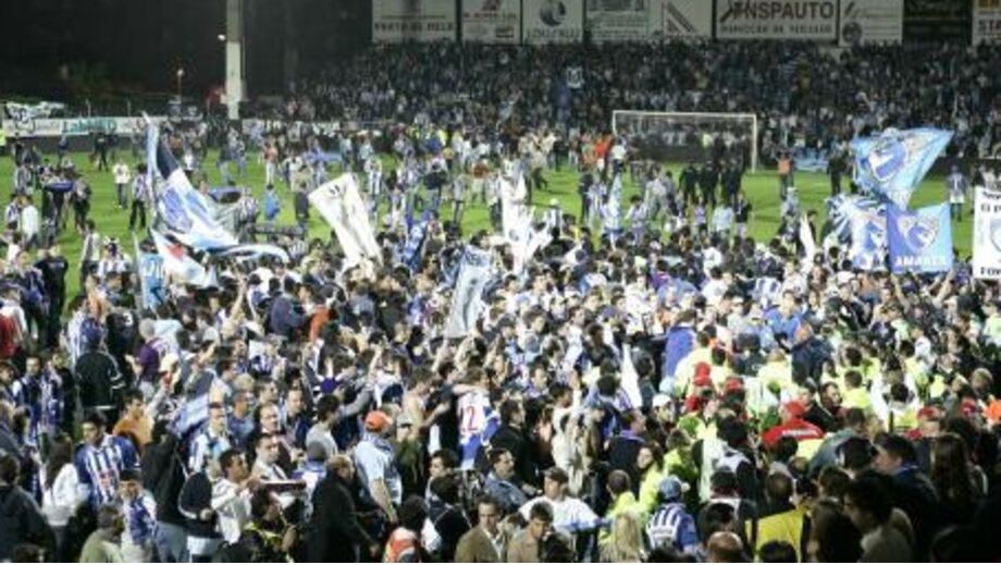 2005/06: em campo, em Penafiel, após triunfo sobre a equipa local na 32.ª jornada
