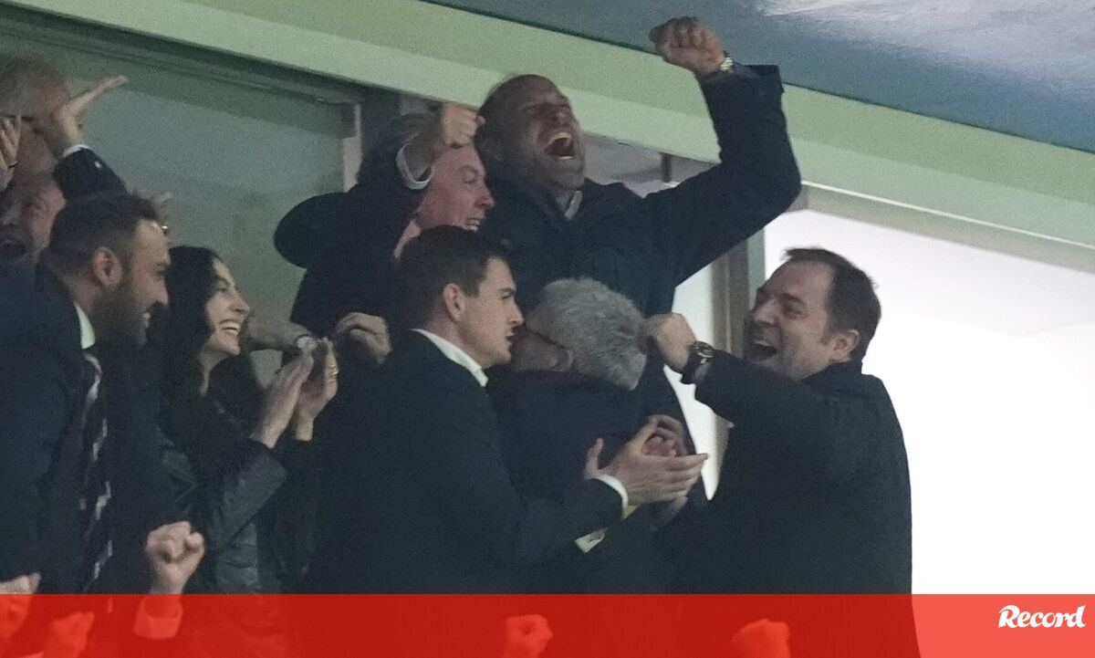 Aston Villa goleia Nottingham Forest e avança para final da Liga Europa