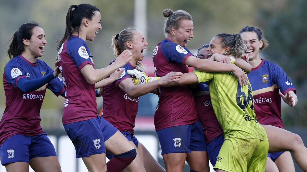 Jogadoras do Torreense a celebrar 