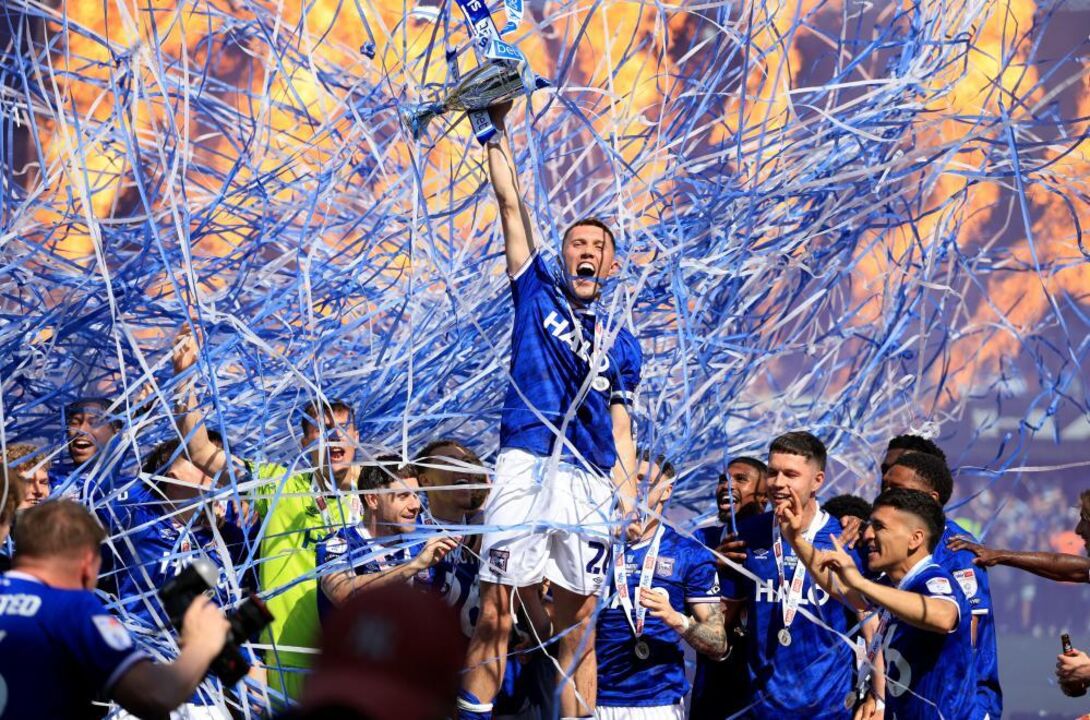 Ipswich garante vaga na Premier League após vitória