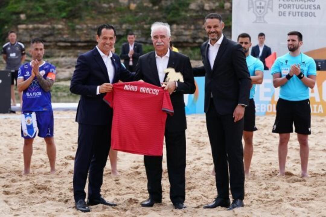 Homenagem a Mário Narciso no futebol de praia português