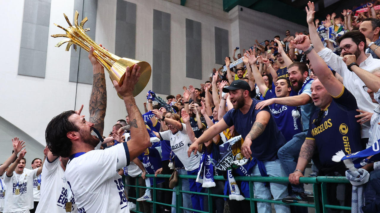Miguel Rocha com o troféu