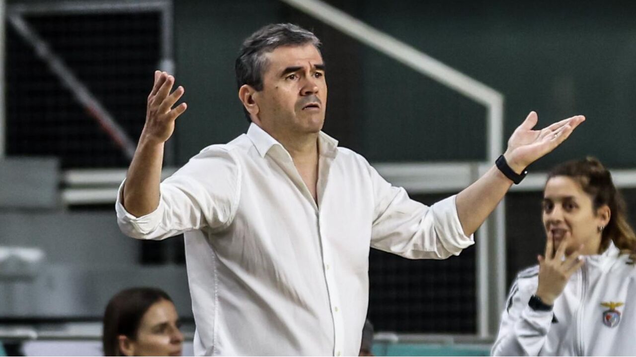Norberto Alves, treinador do Benfica