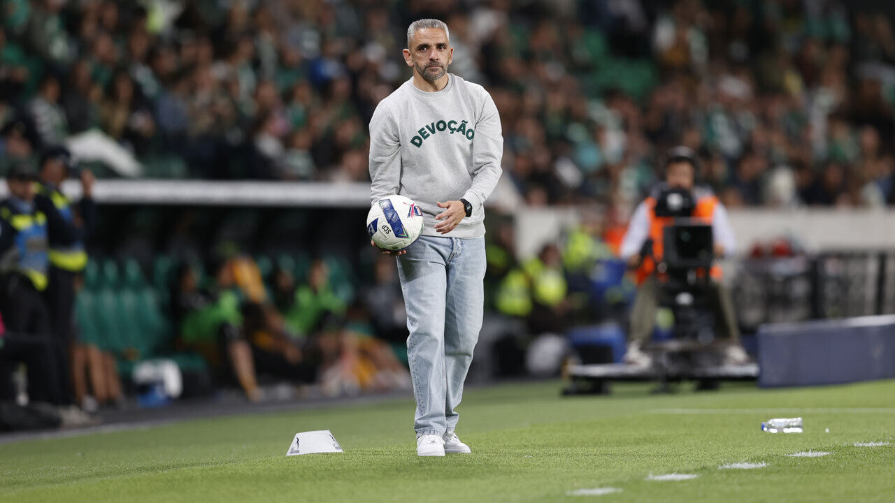 Rui Borges apresentou-se frente ao V. Guimarães com uma camisola com a palavra Devoção