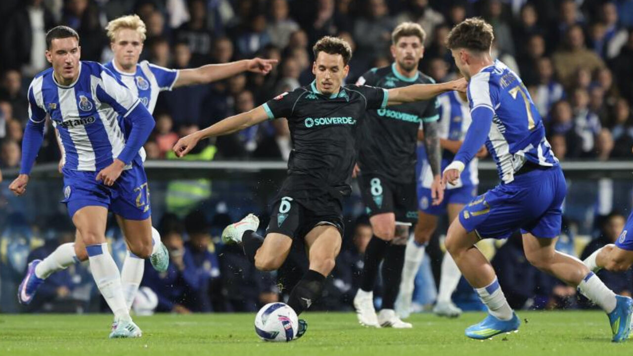 Jandro em ação no jogo com o FC Porto