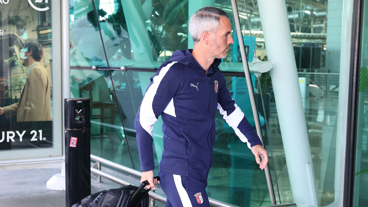 Carlos Vicens e a comitiva arsenalista já chegaram à Alemanha