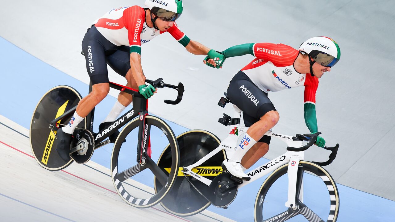 Ciclistas portugueses competem em prova de ciclismo de pista