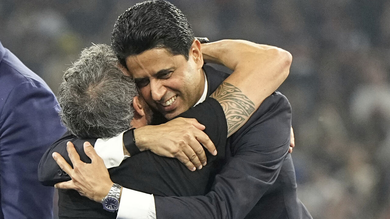 Al-Khelaifi  abraça Luis Enrique