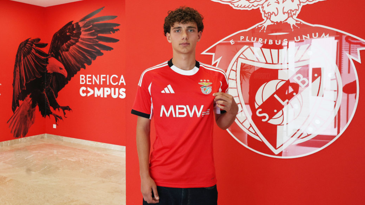 Guilherme Leal assina contrato profissional com o Benfica