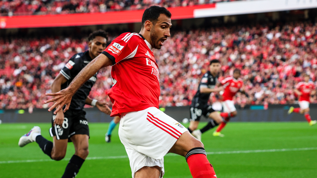 Pavlidis, avançado do Benfica