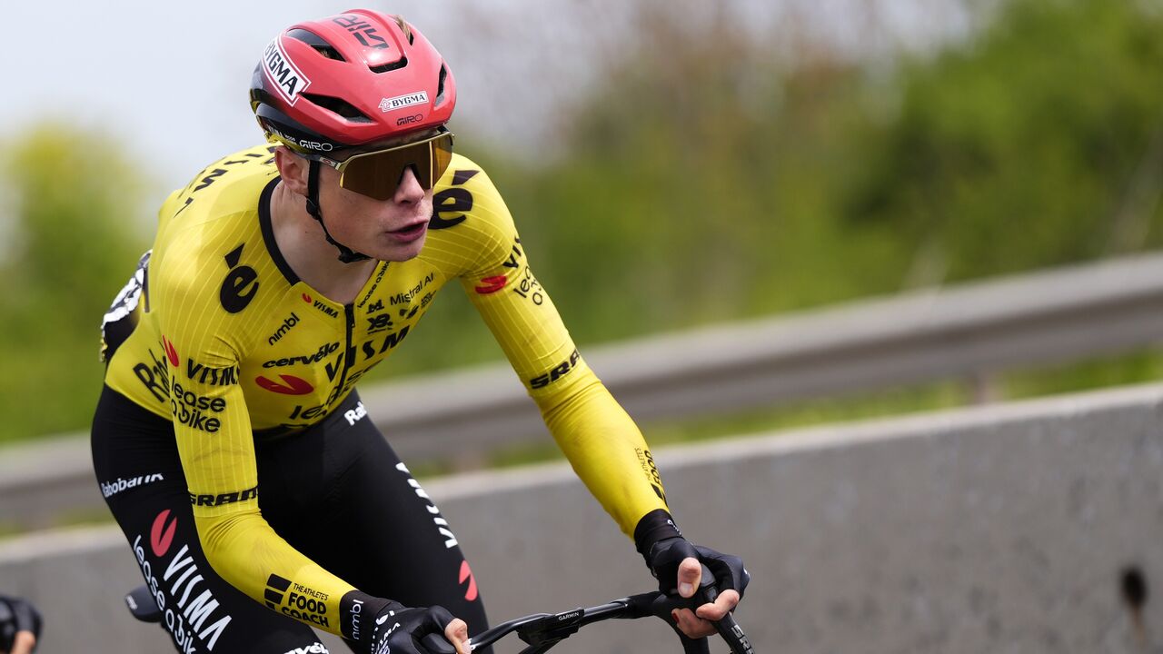 Vingegaard atacou na segunda etapa do Giro e queda coletiva envolve Emirates