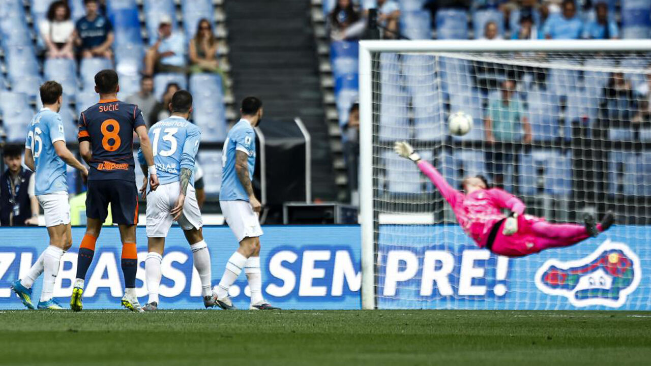 O momento em que Petar Sucic marca o segundo golo do Inter frente à Lazio