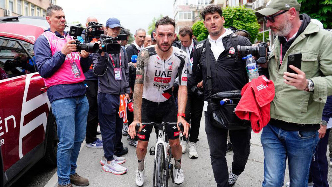Adam Yates sofreu uma queda na 2.ª etapa do Giro