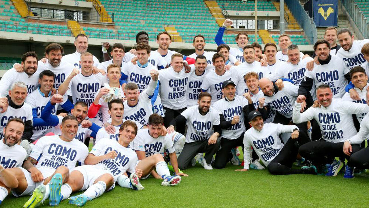 Jogadores do Como festejam qualificação para as competições europeias