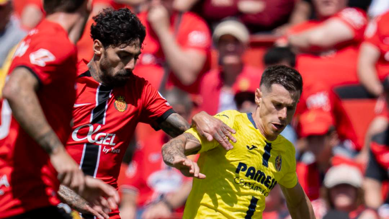 Lance entre Samu Costa e um adversário no Maiorca-Villarreal