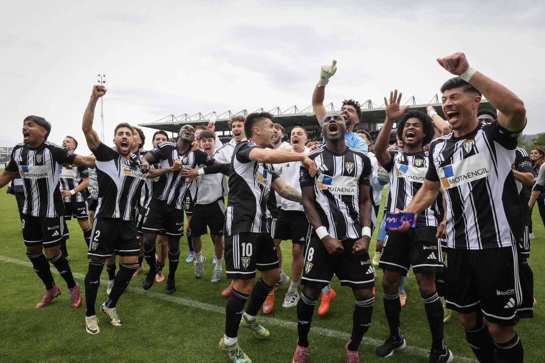 Amarante celebra a subida à 2.ª Liga