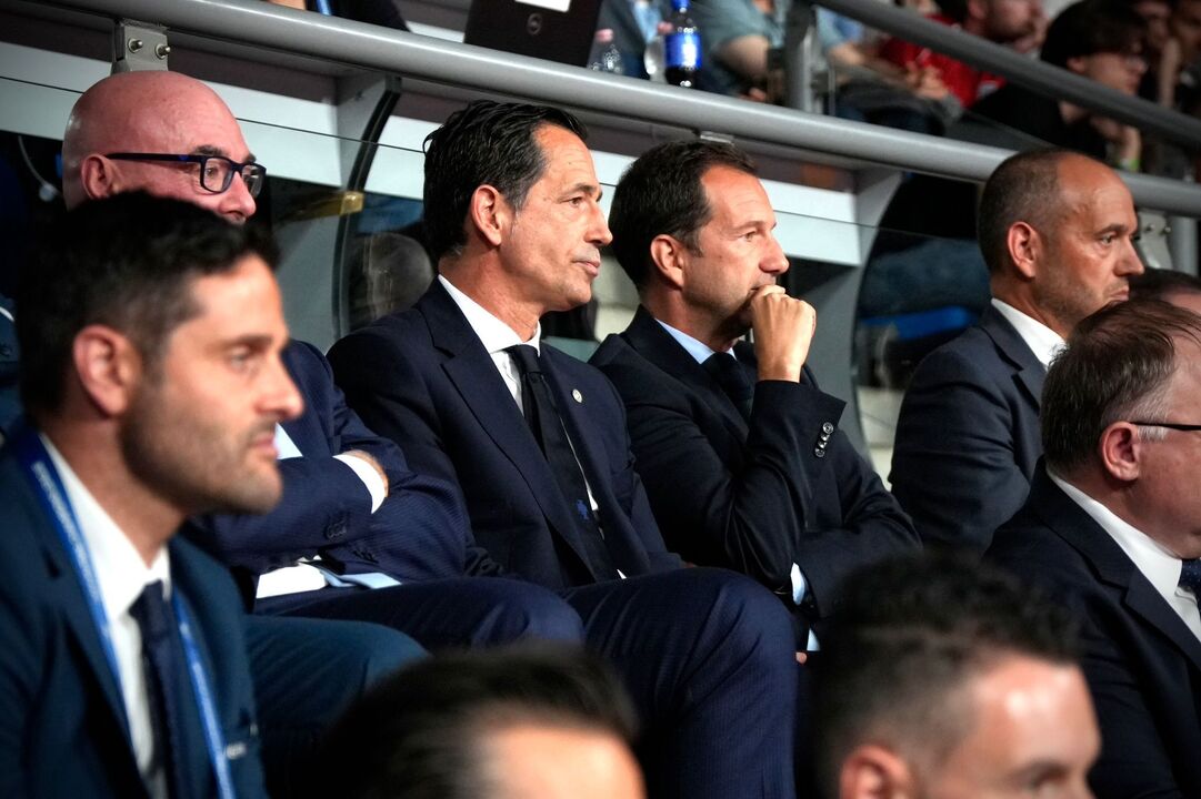 Pedro Proença ao lado de Frederico Varandas a assistir ao Sporting-Palma