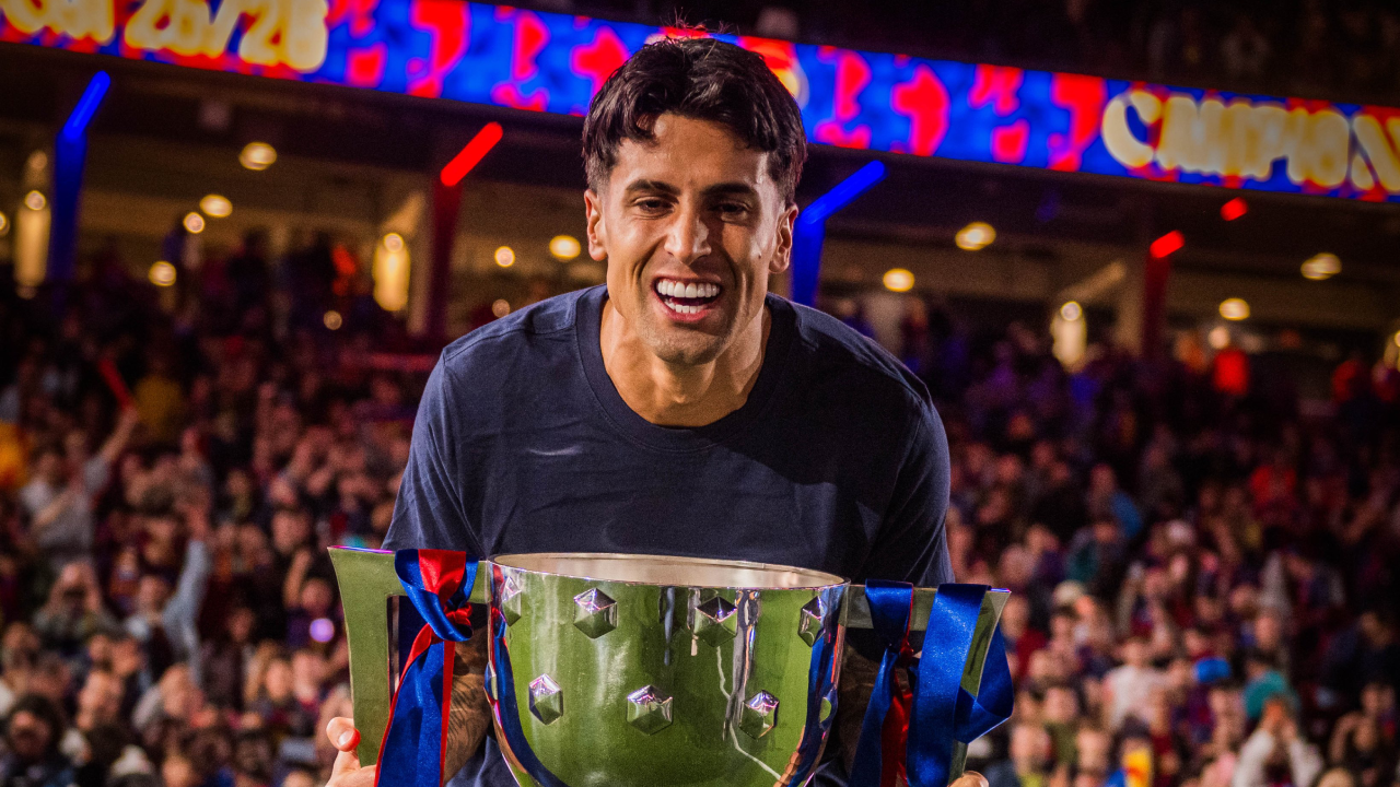 João Cancelo com o título de campeão da La Liga