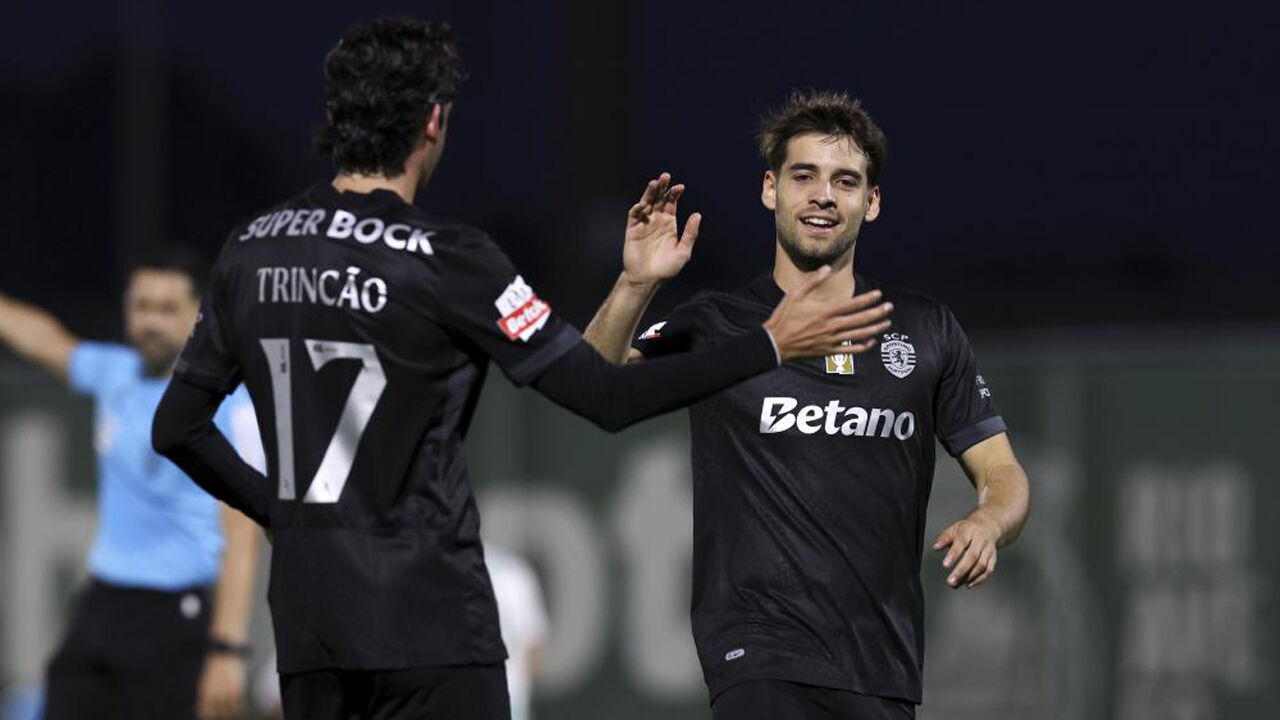 Francisco Trincão e Daniel Bragança festejam frente ao Rio Ave
