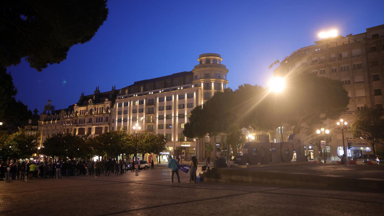 Avenida dos Aliados prepara-se para receber a festa do FC Porto