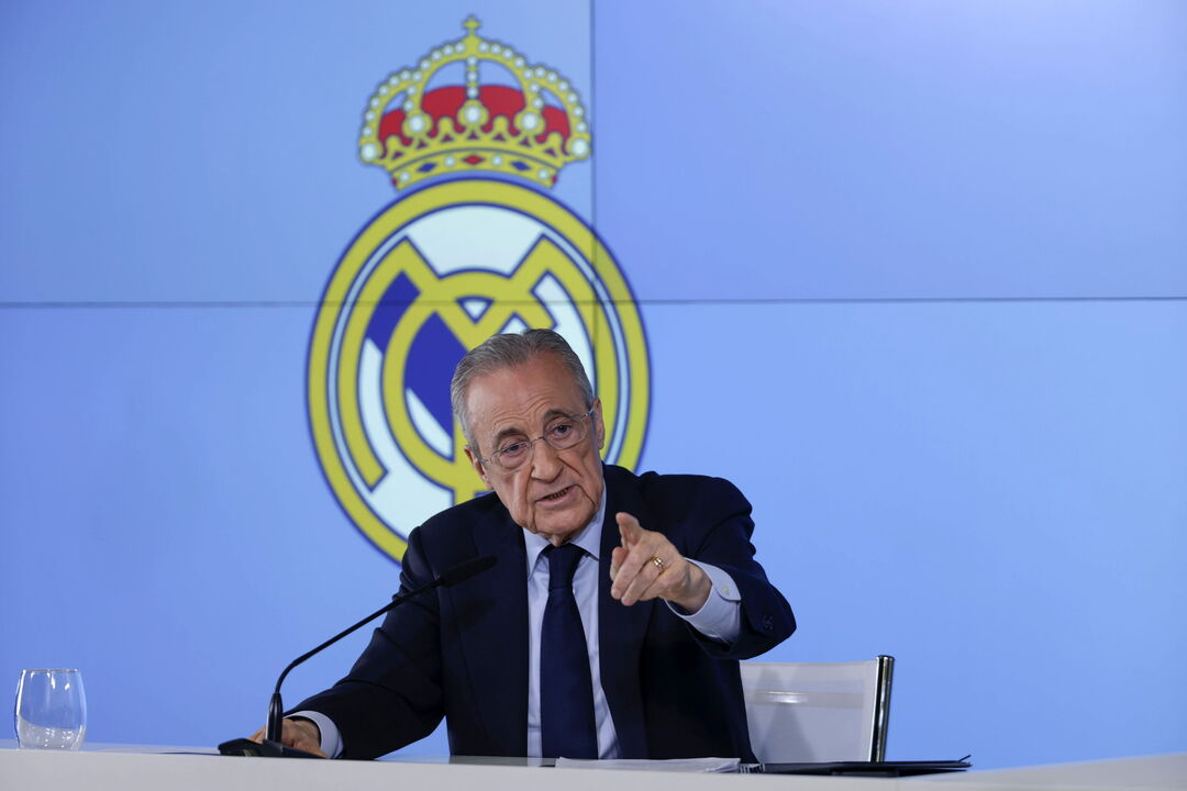 Florentino Pérez durante conferência