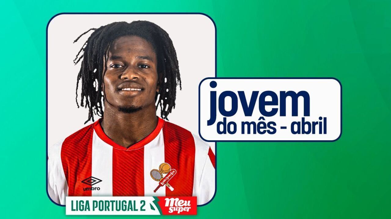 Amadú Baldé recebe distinção de jovem do mês e melhor médio no Leixões, em abril.
