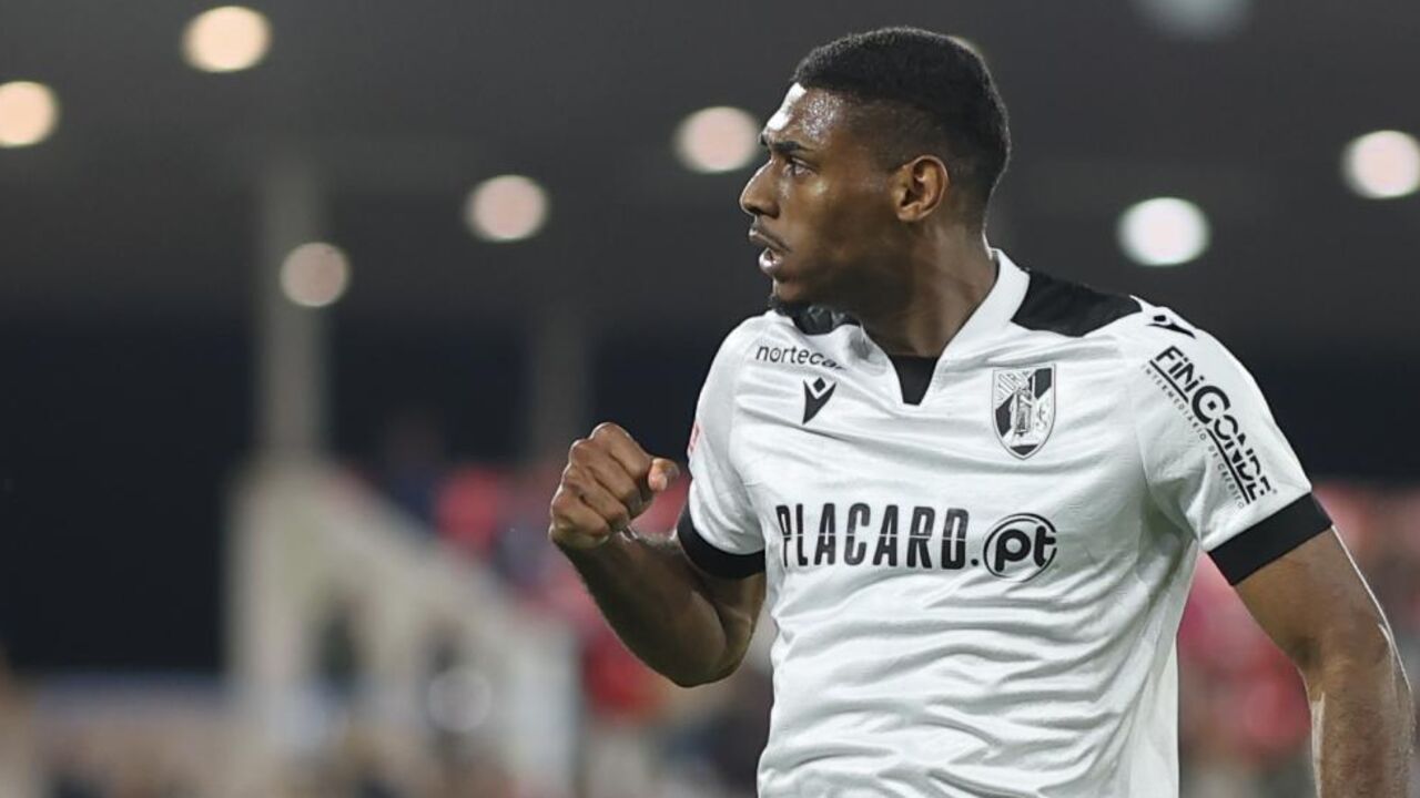 Gustavo Silva, V. Guimarães