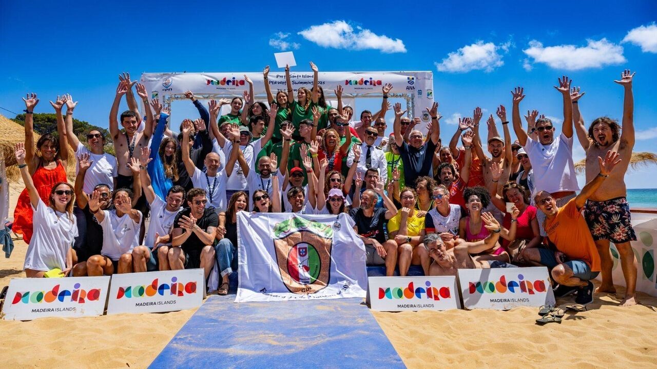 Grupo celebra evento de natação em Porto Santo, Madeira