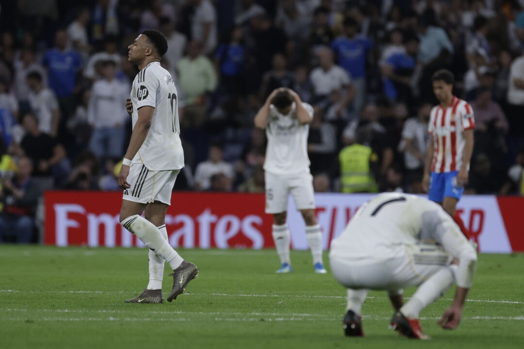 Mbappé e jogadores do Real Madrid após reunião com Florentino Pérez