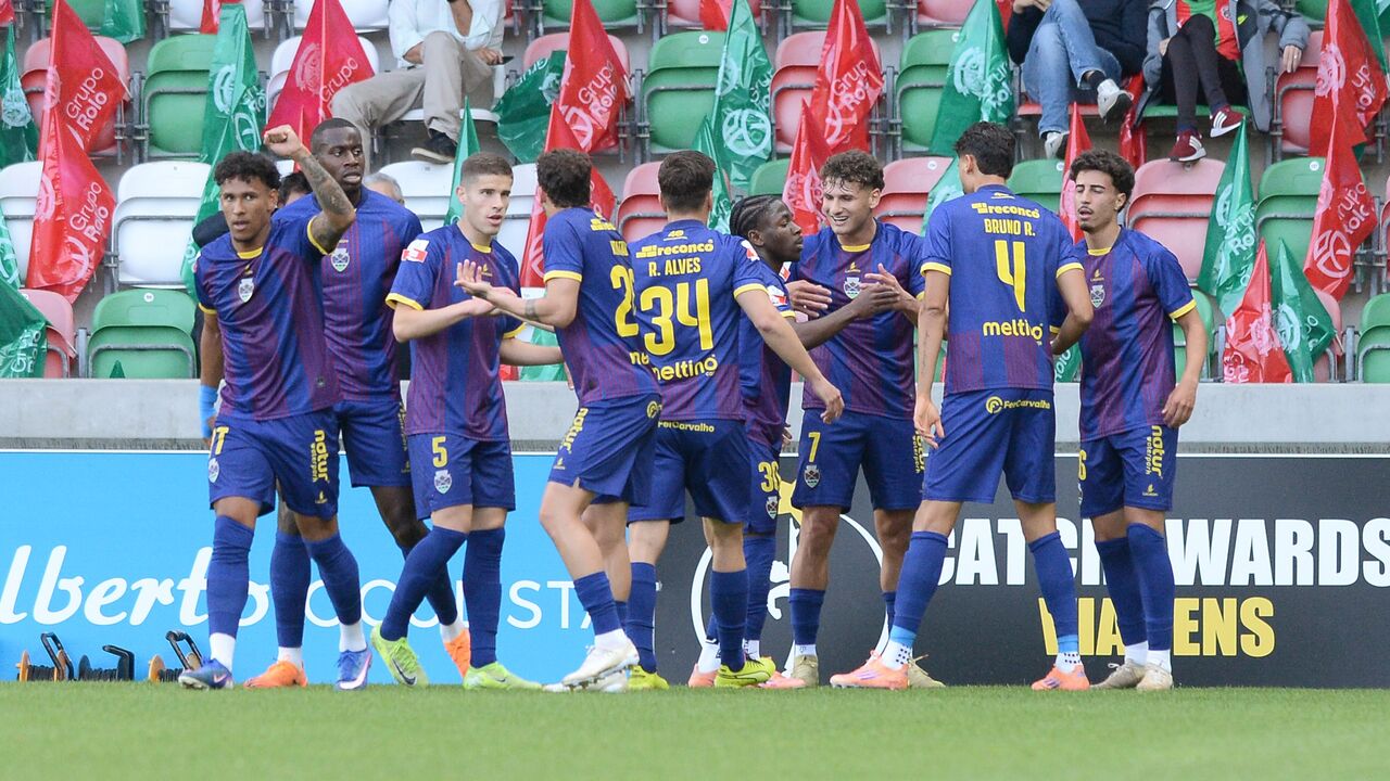 Chaves vence Marítimo por 3-1 e encerra temporada com festa