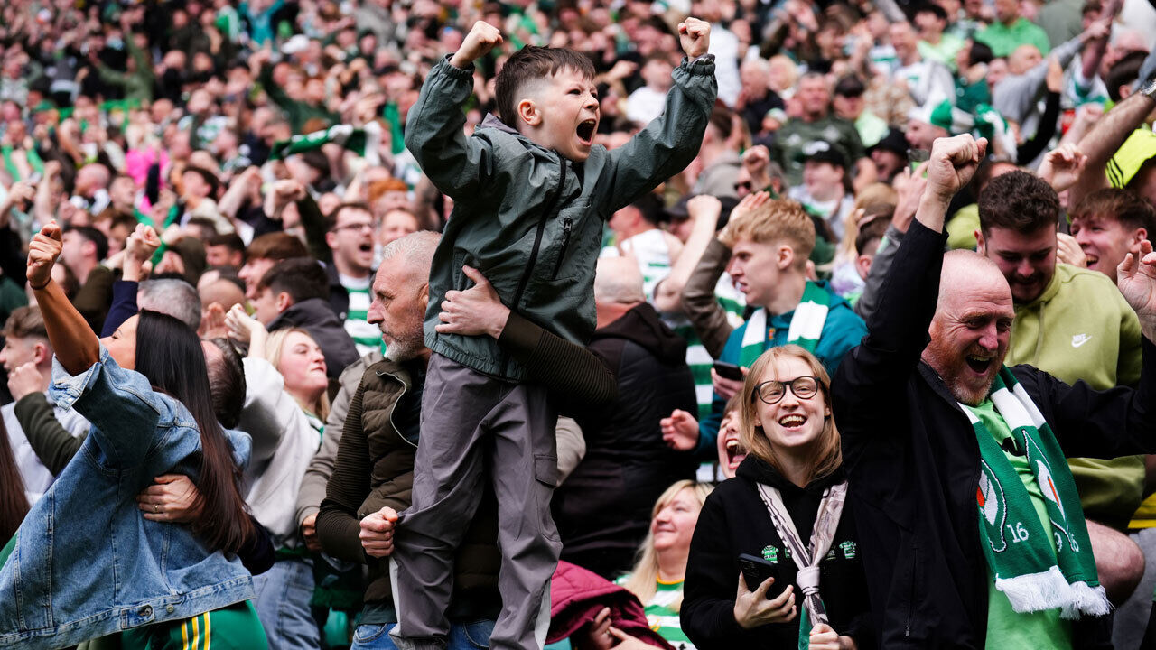 Adeptos do Celtic festejam