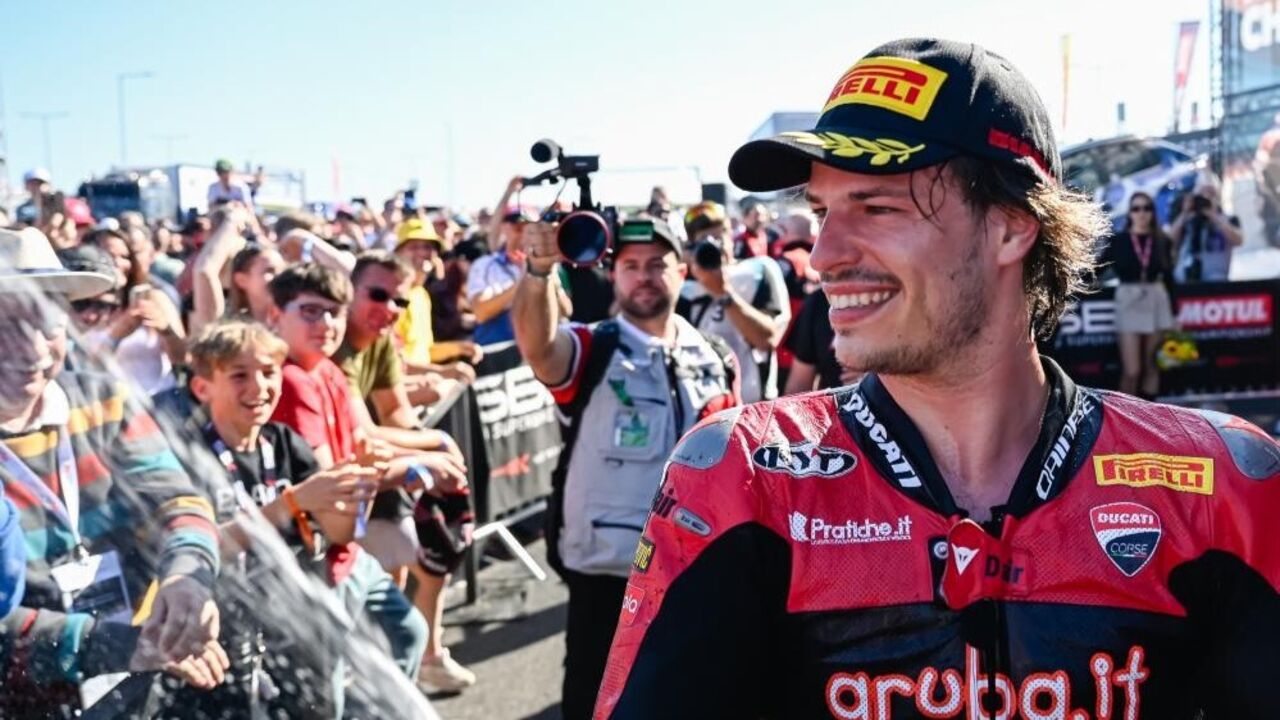 Nicolò Bulega celebra recorde no Mundial de Superbikes
