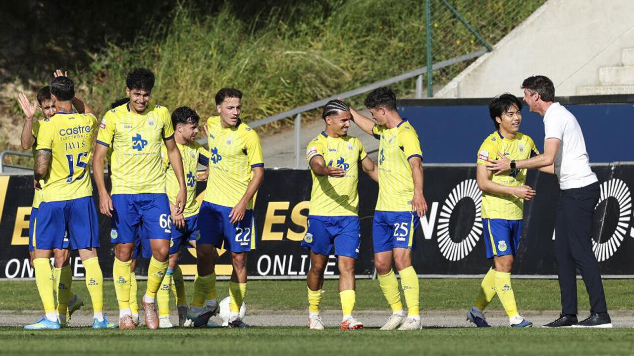Jogadores do Arouca a celebrar 