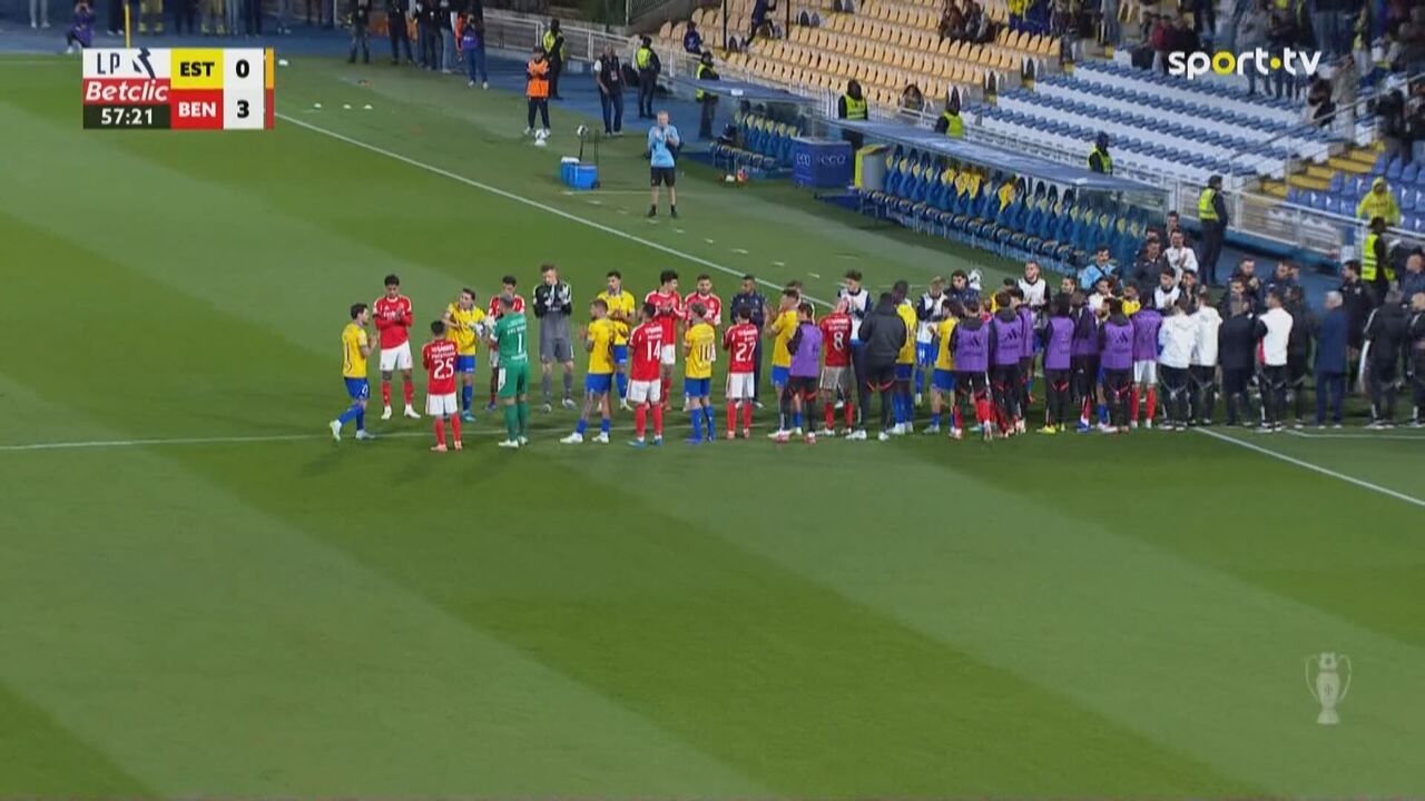 A emocionante despedida de Pizzi: médio aplaudido de pé e com direito a guarda de honra de Benfica e Estoril