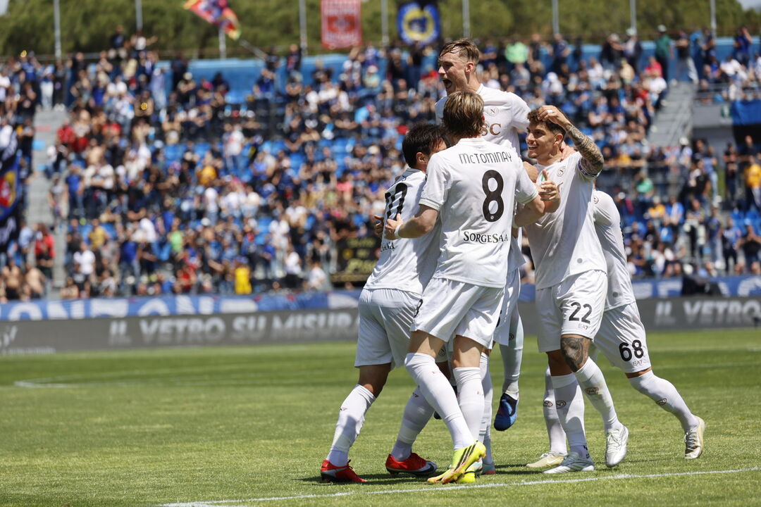 Nápoles garante Champions com triunfo em Pisa