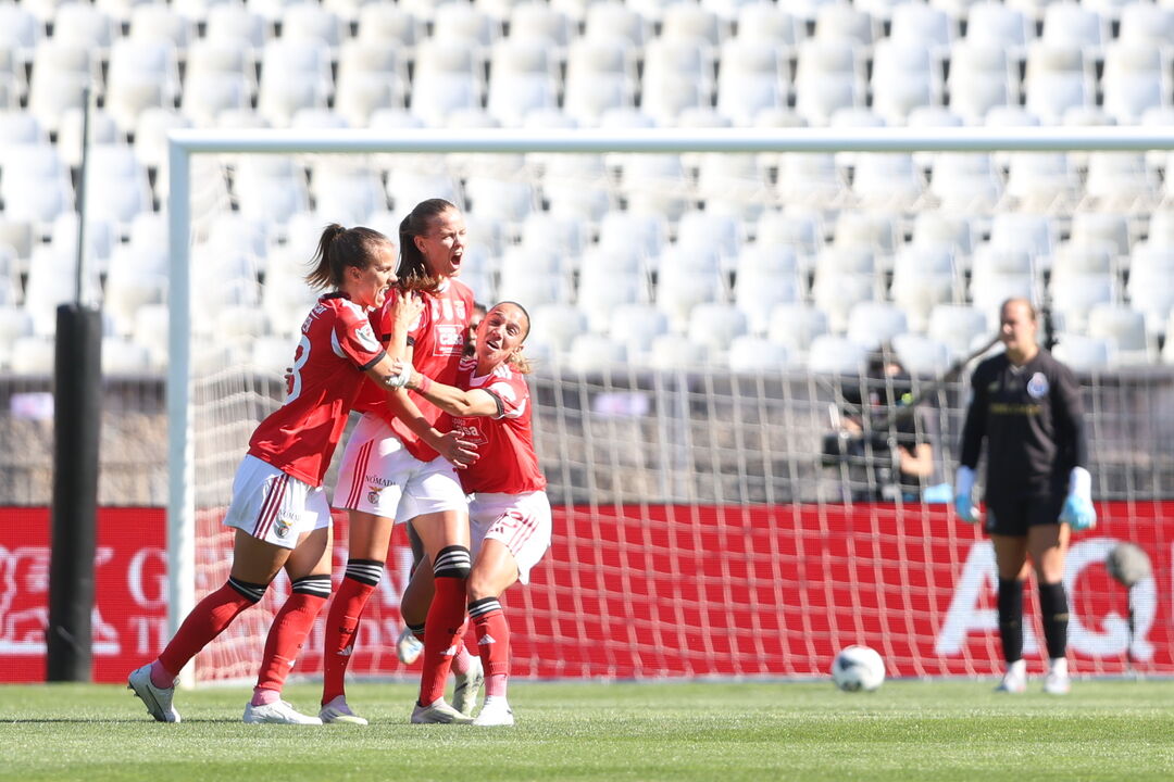 Caroline Moller resolveu a final com um bis na 1.ª parte