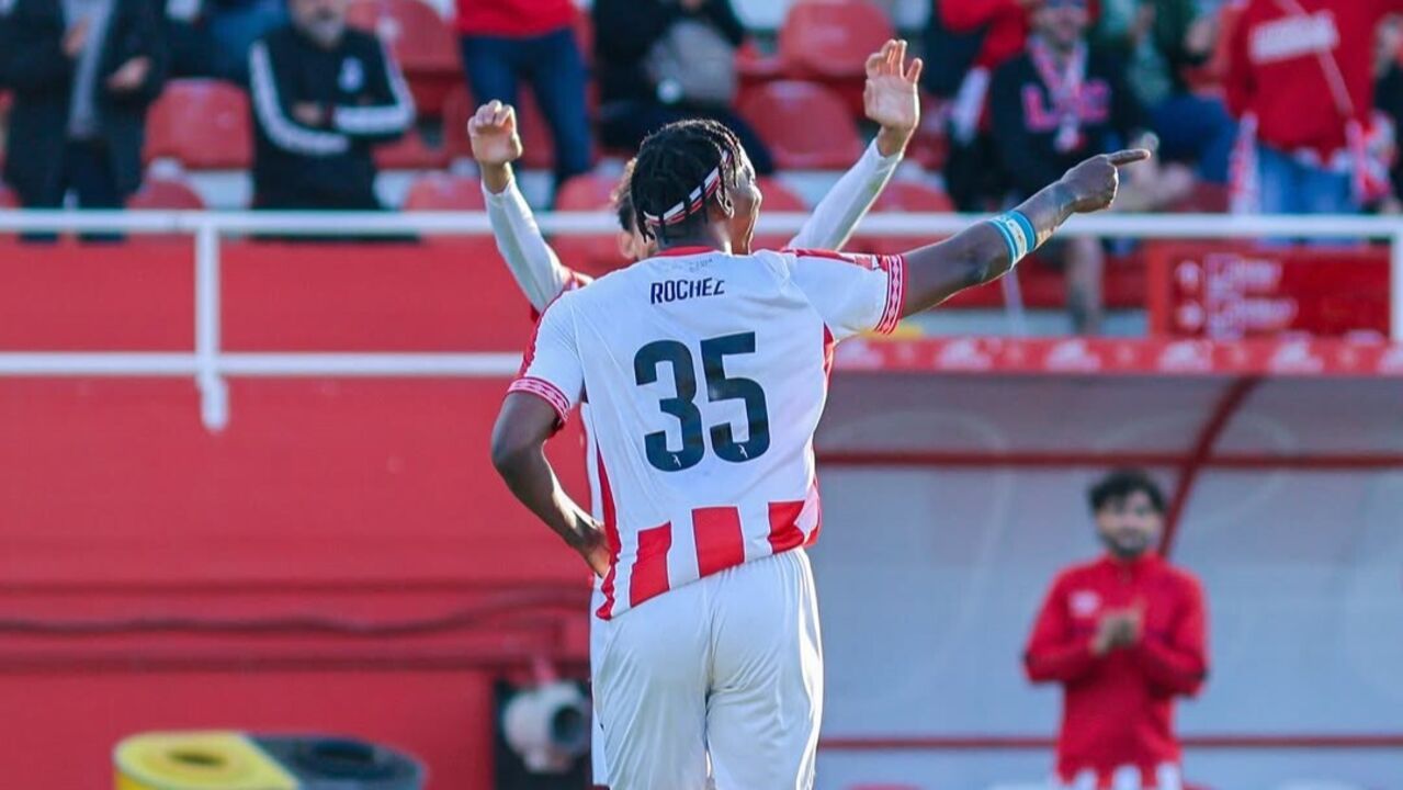 Bryan Róchez bisou contra o Lusitânia de Lourosa