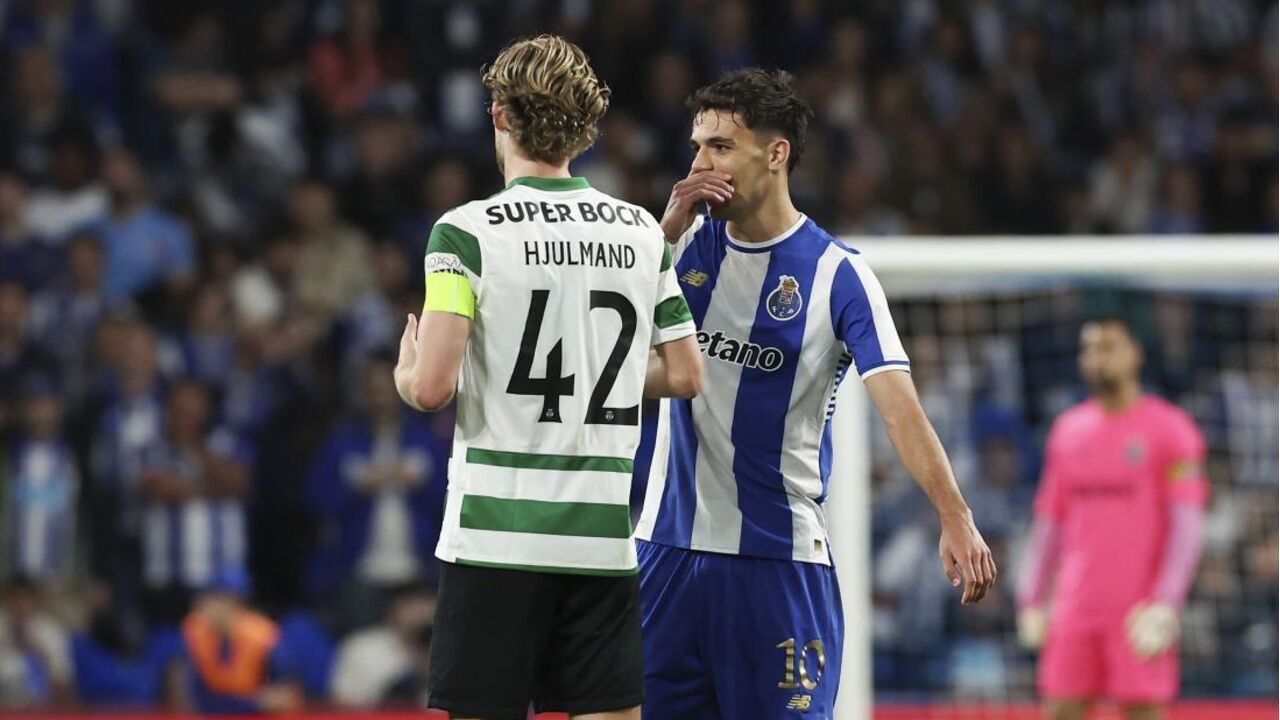 Hjulmand e Gabri Veiga conversam durante um clássico